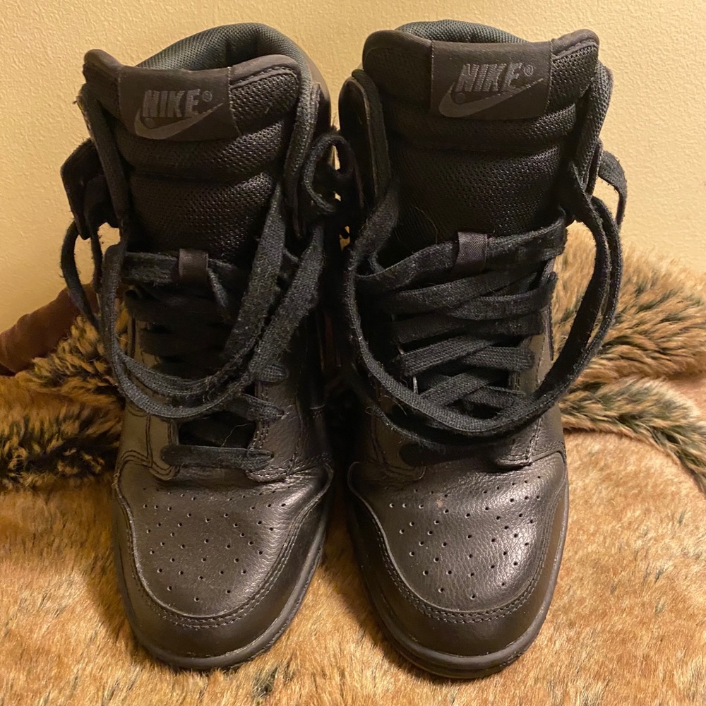 NIKE Sz 7 Black Leather Wedge Bootie